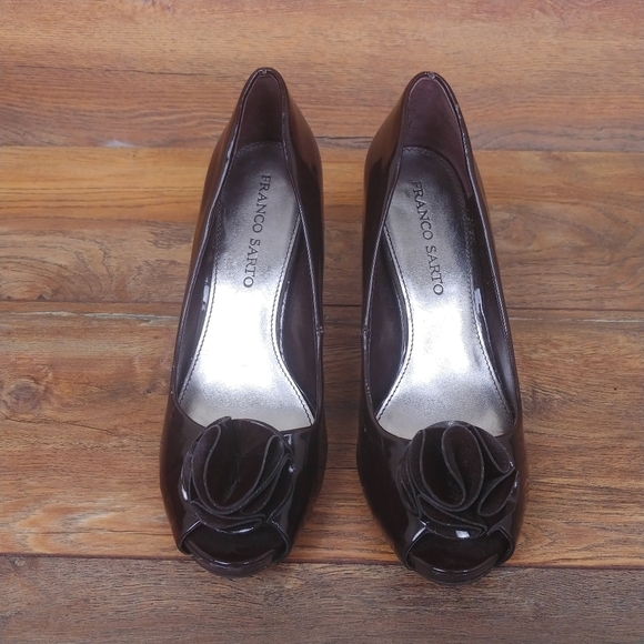 Franco Sarto Brown Patent Leather Heels with Rosette Detail - Picture 5 of 8